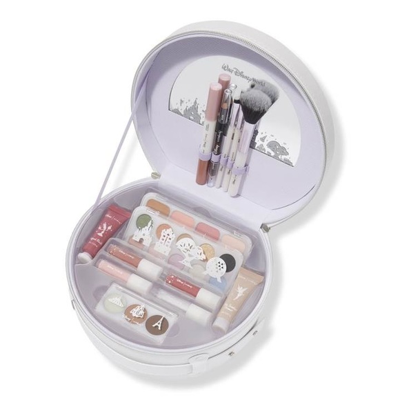 Exclusive Disney Beauty Box Epcot - Picture 8 of 9